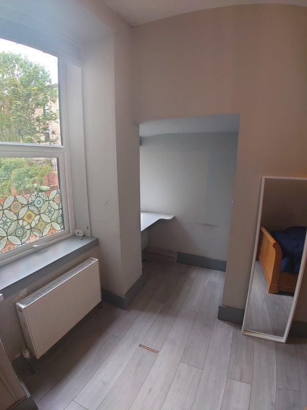 Room Dalmally Street in Glasgow