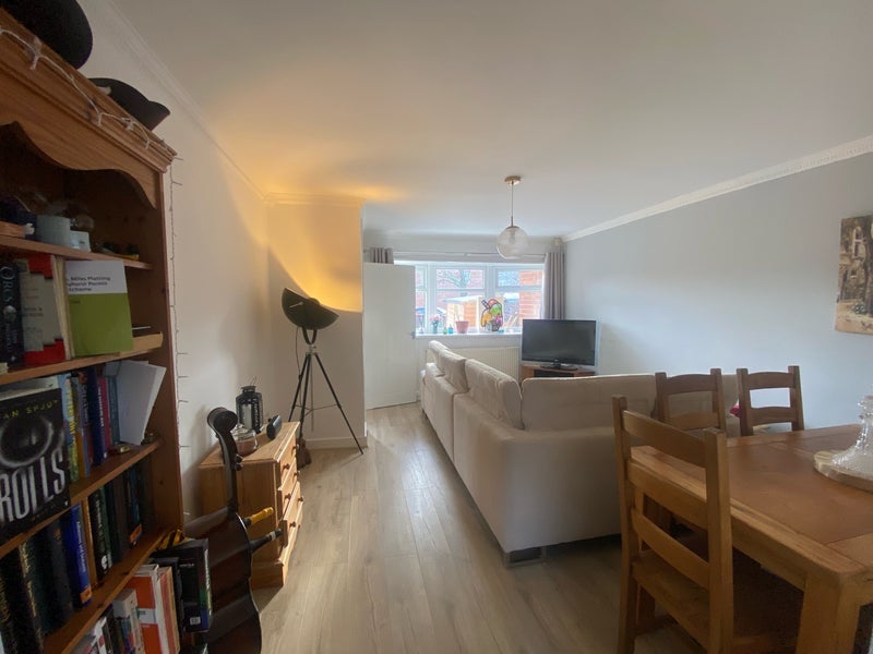 Room Chippenham Road in Manchester