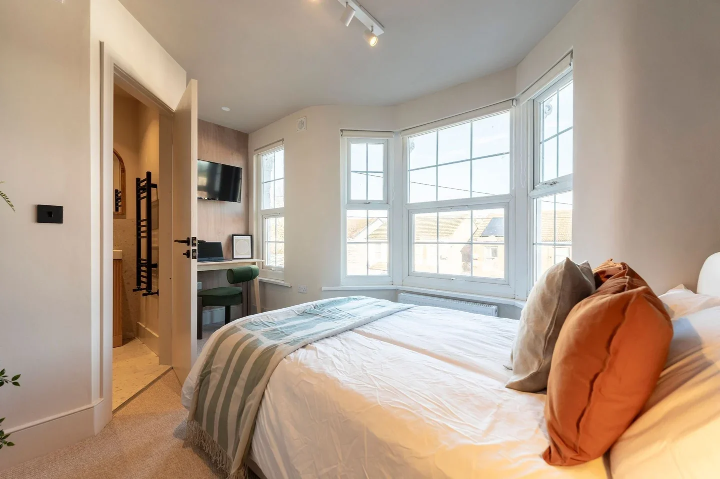 Room Hughenden Road in High Wycombe
