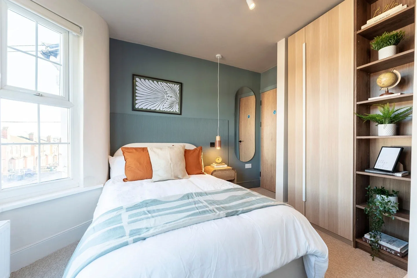 Room Hughenden Road in High Wycombe