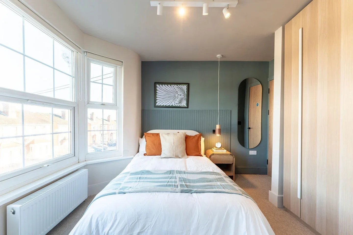 Room Hughenden Road in High Wycombe