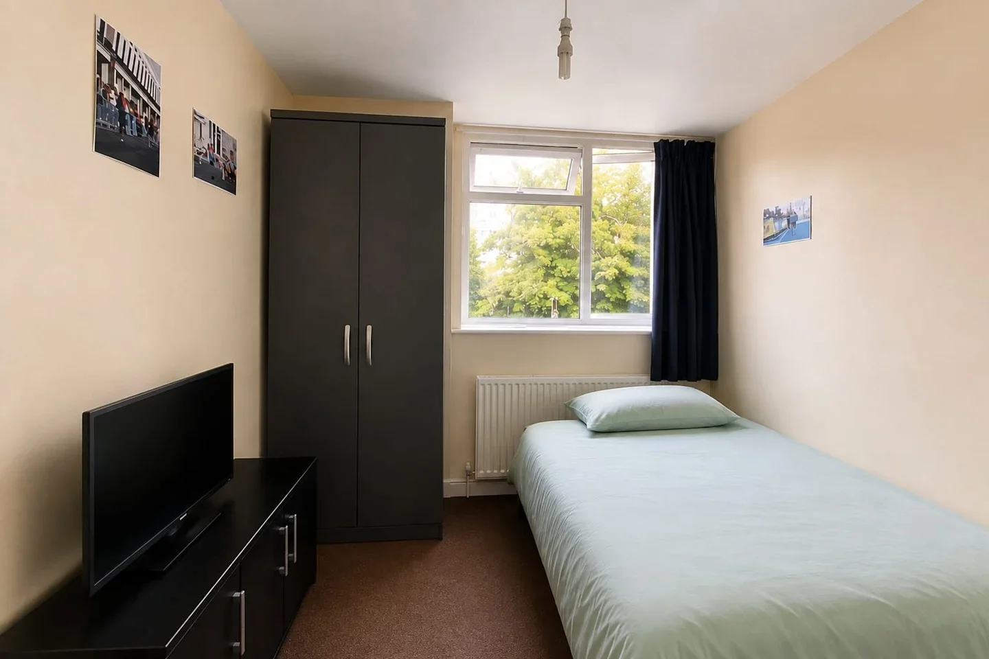 Room St James's Crescent in Greater London