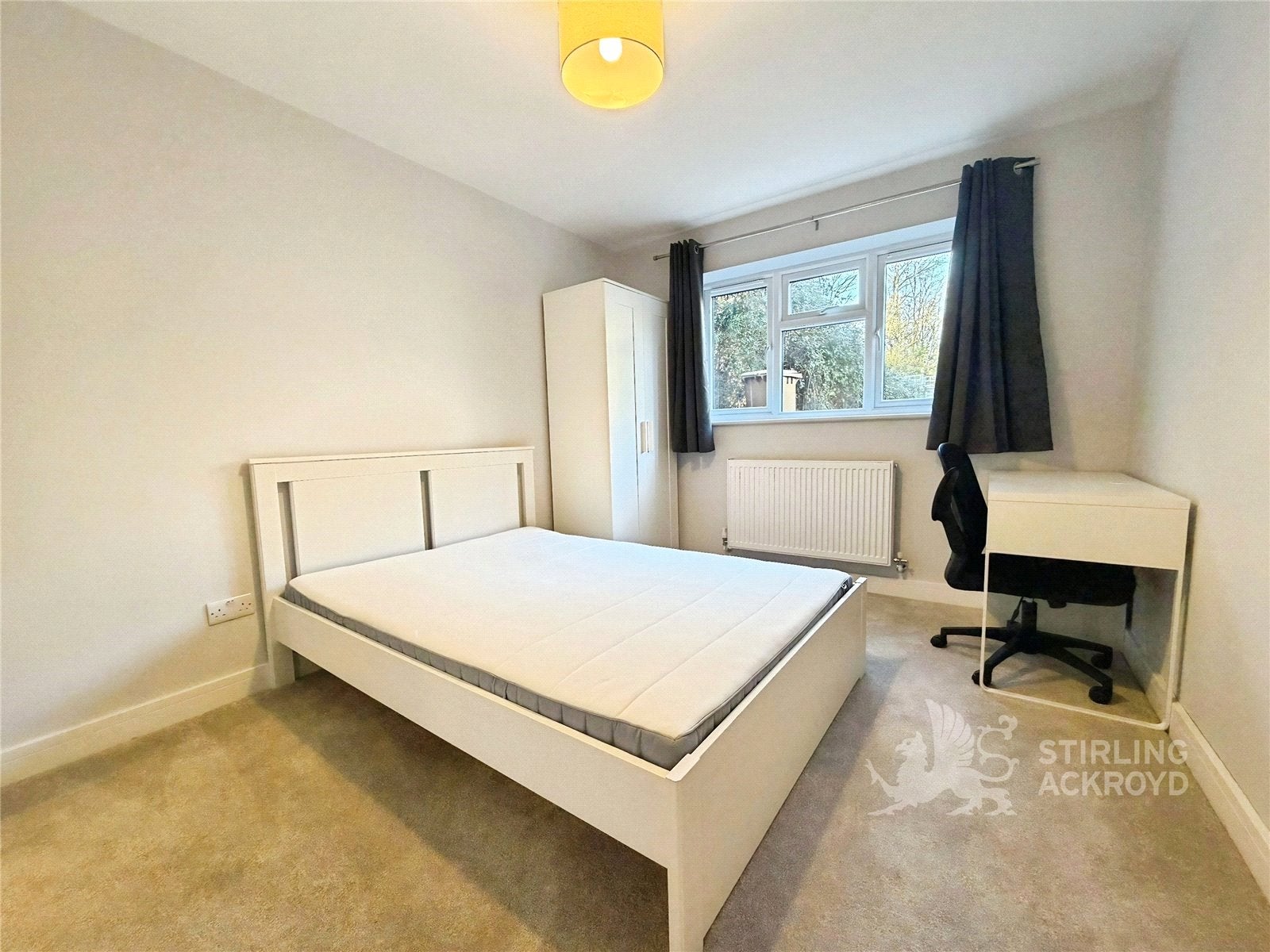 Flat Applegarth Avenue in Guildford