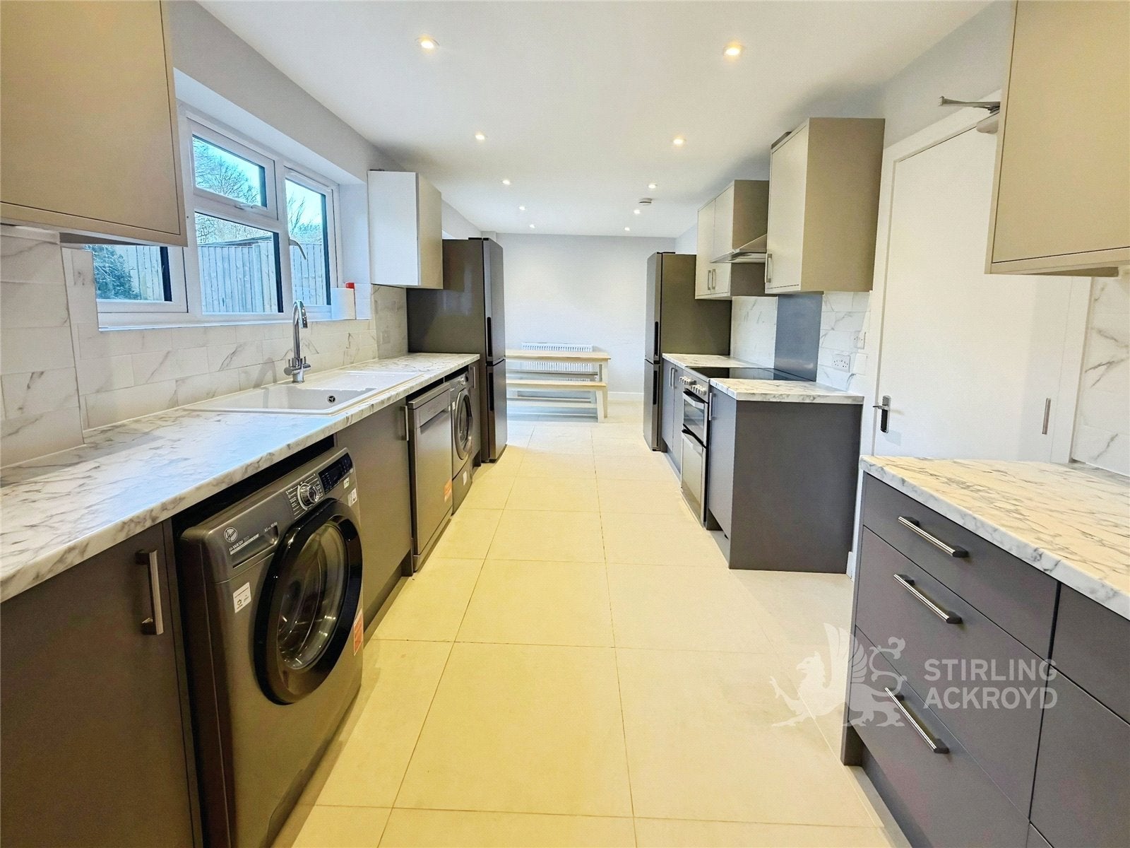 Flat Applegarth Avenue in Guildford