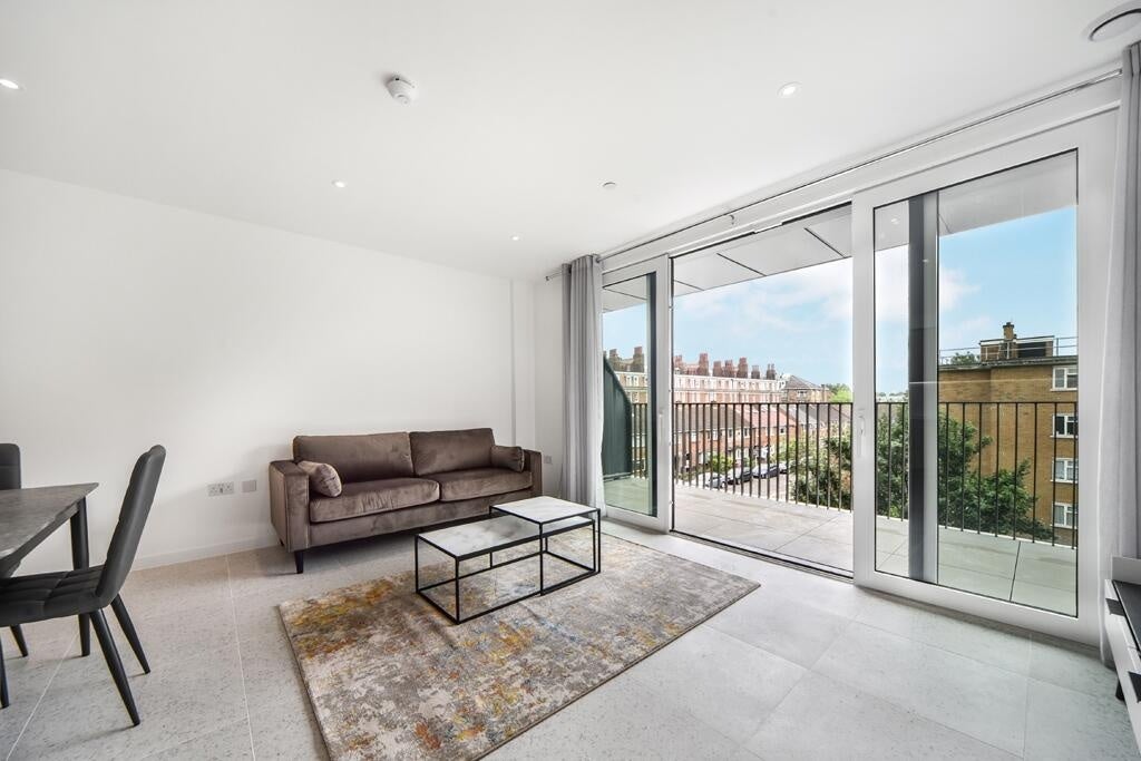 Flat Sidney Street in Greater London