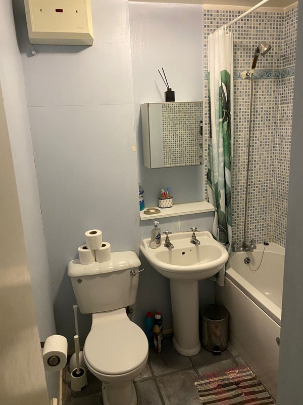Room Ancill Close in Greater London