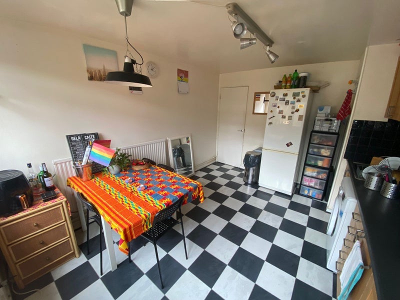 Room Ancill Close in Greater London