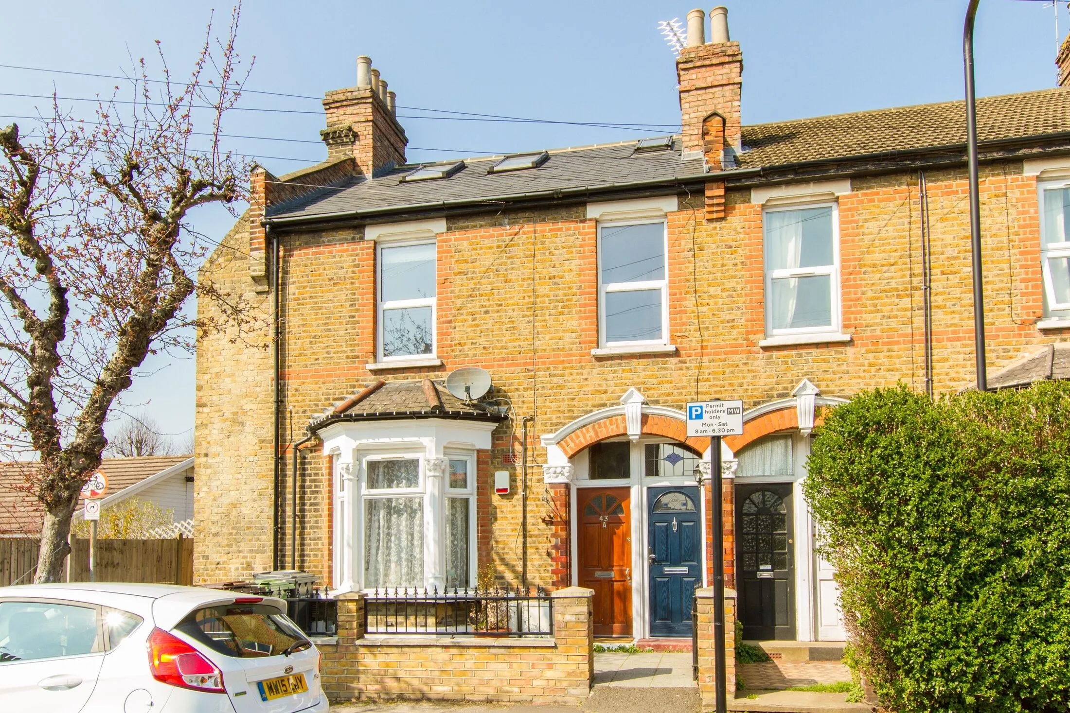 Flat Campus Road in Greater London
