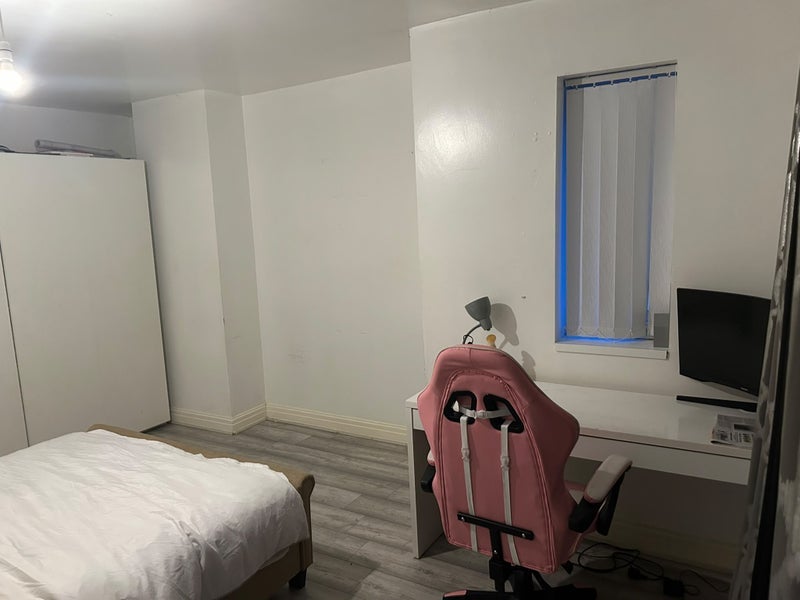 Room Bowdon Avenue in Manchester