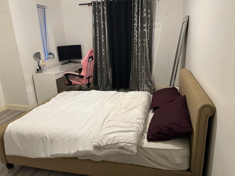 Room Bowdon Avenue in Manchester