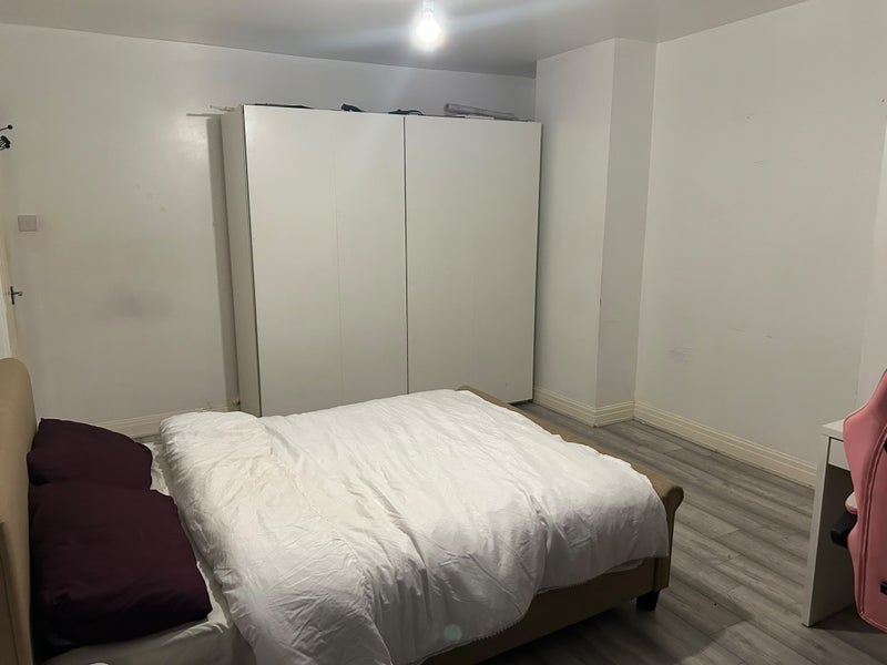Room Bowdon Avenue in Manchester
