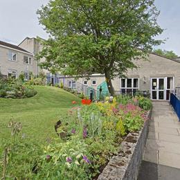 Flat Commercial Road in Tideswell