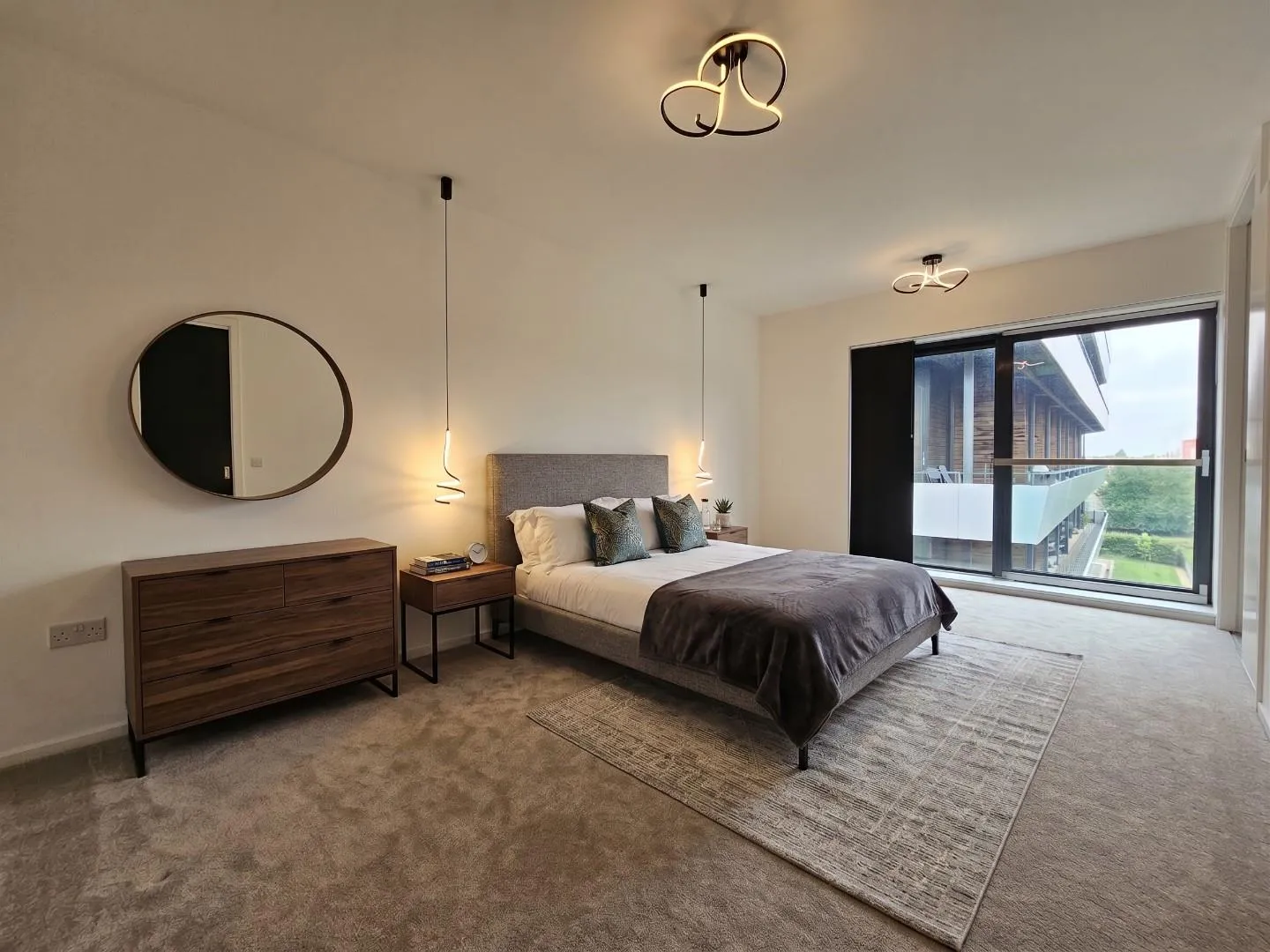 Flat Woodfield Road in Trafford