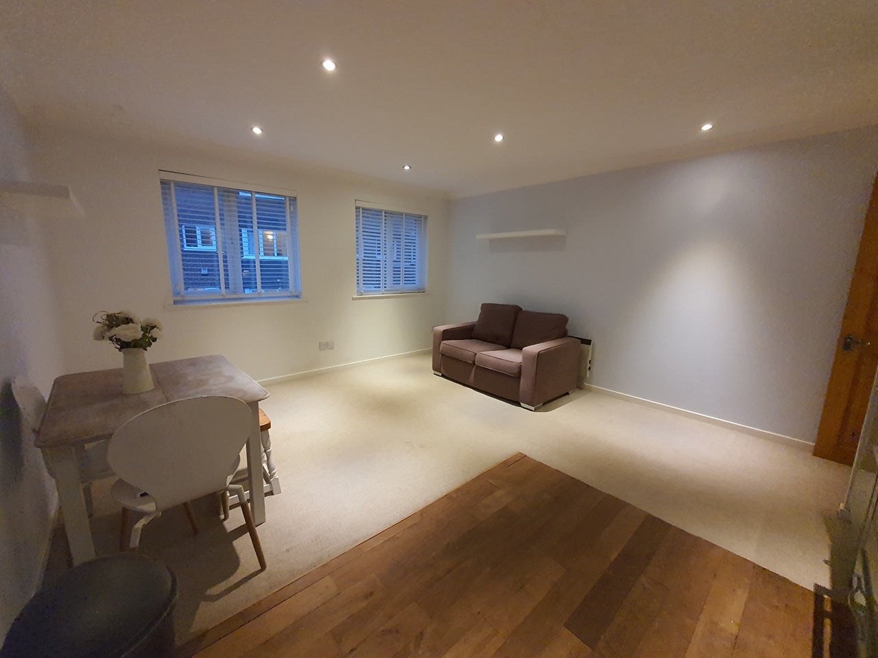 Flat Milford Mews in Greater London
