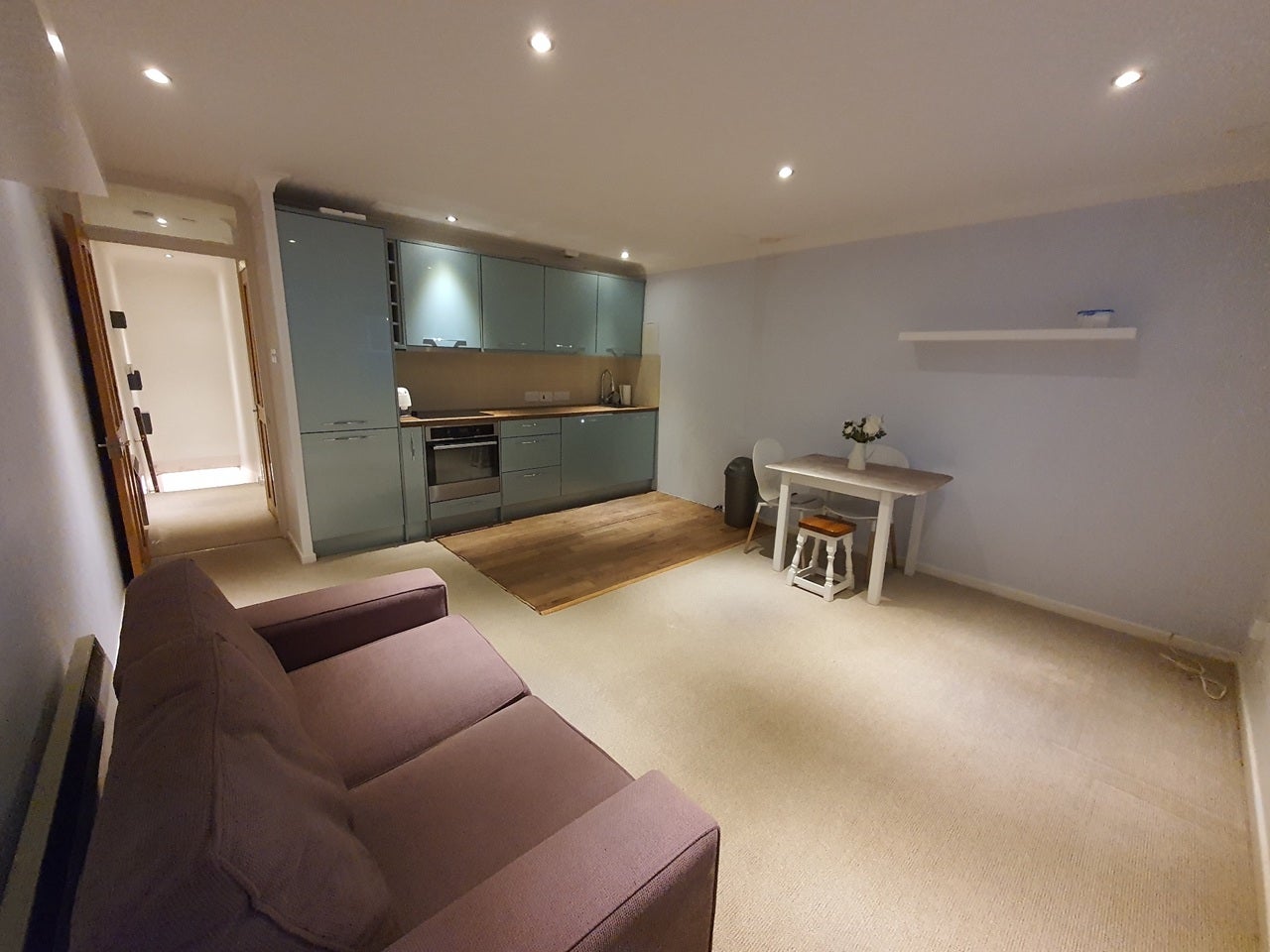 Flat Milford Mews in Greater London