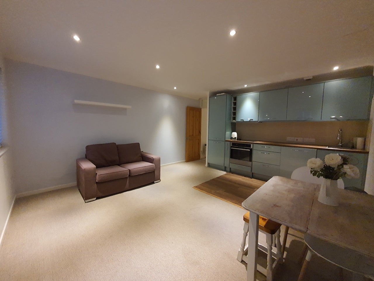 Flat Milford Mews in Greater London