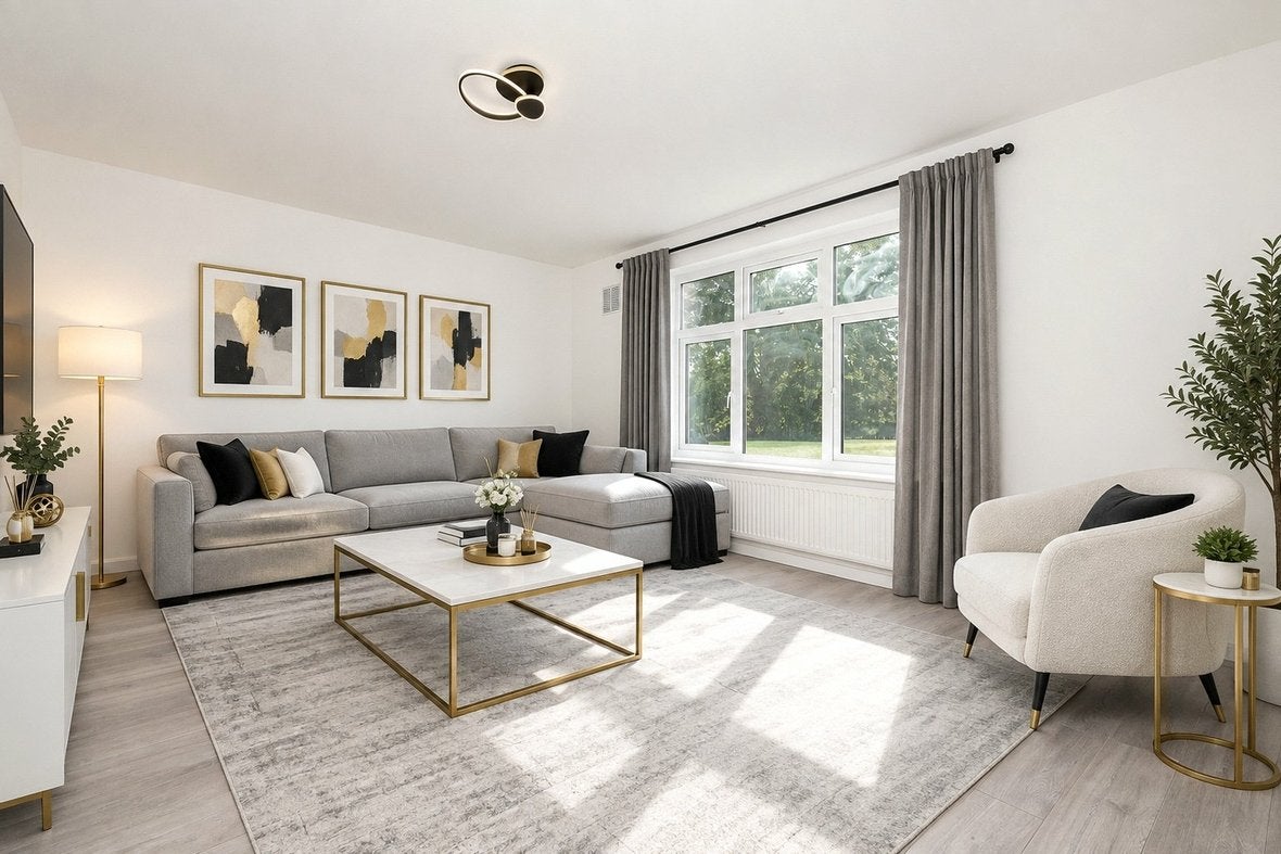 House Holyrood Crescent in St Albans