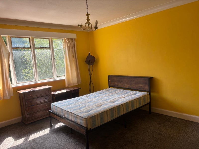 Room Chatsworth Road in Greater London