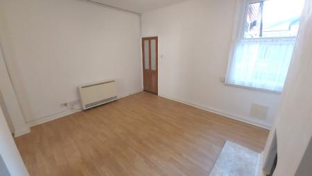 Flat Houghton Road in South Kesteven