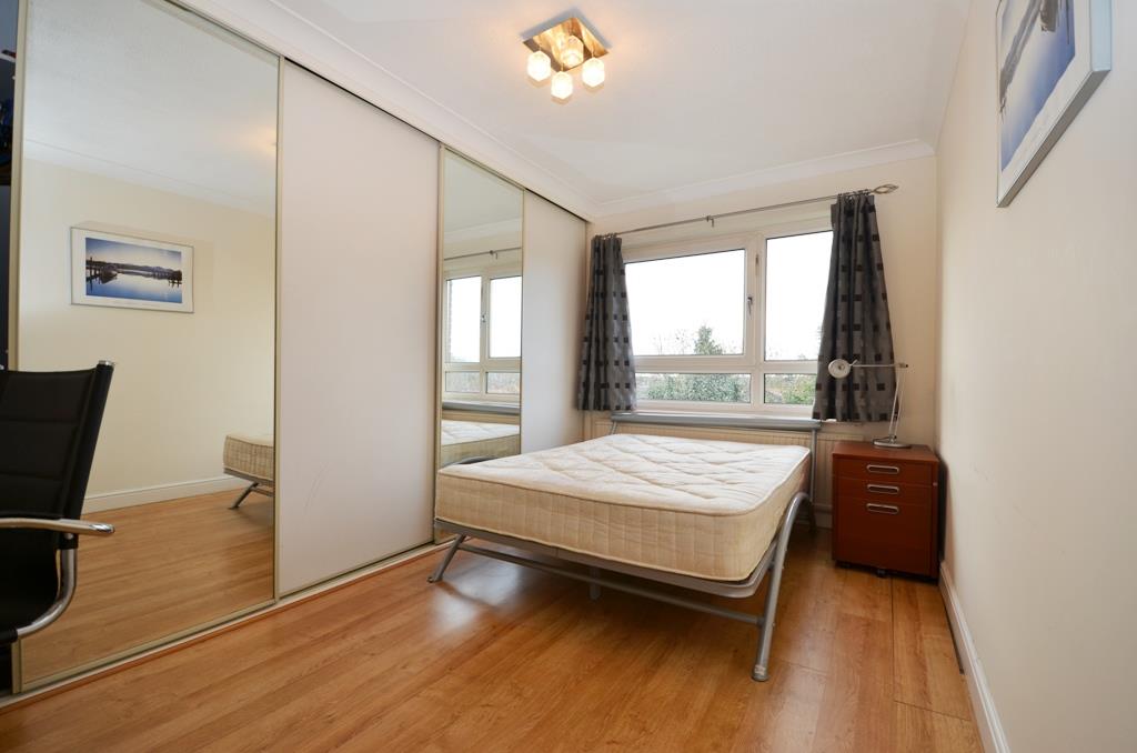 Flat Orchard Waye in Greater London