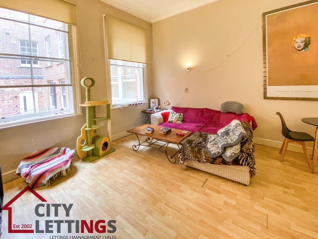 Flat Weekday Cross in Nottingham