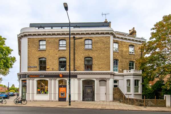 Flat Upper Richmond Road in Greater London
