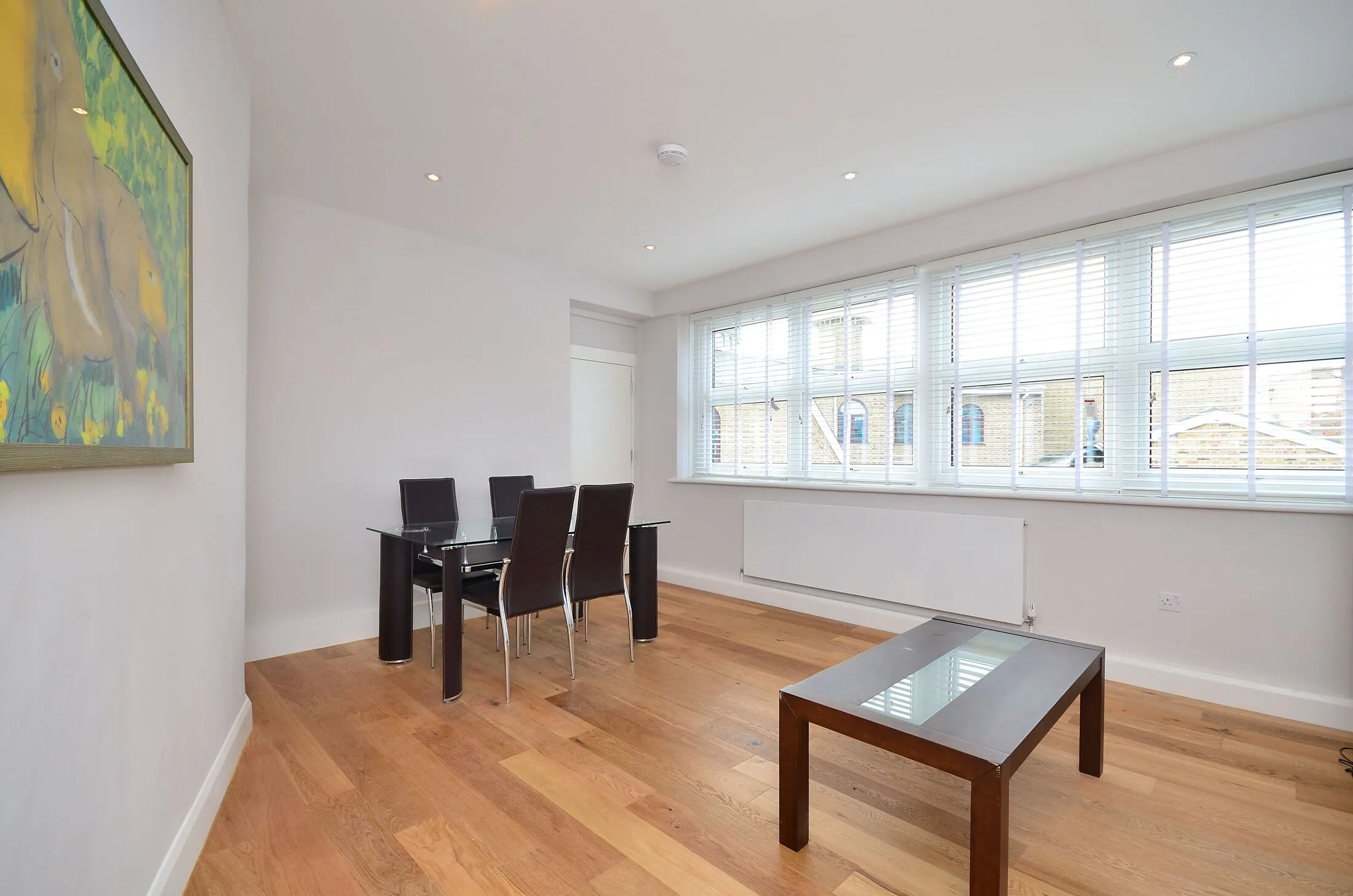 Flat Oldham Terrace in Greater London