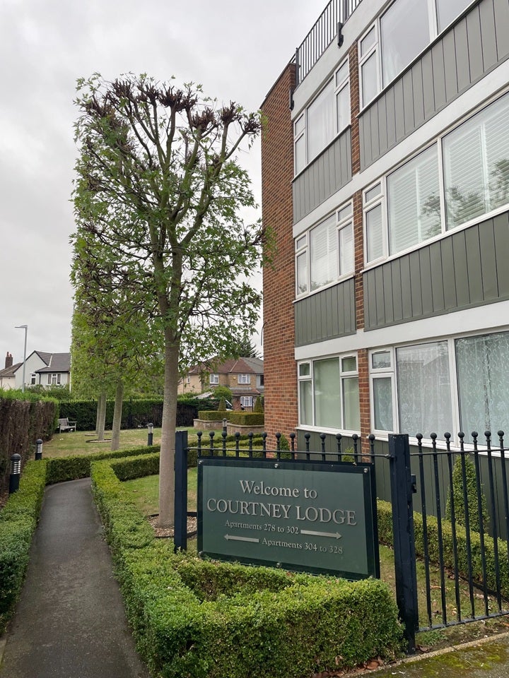 Flat Ashurst Drive in Greater London