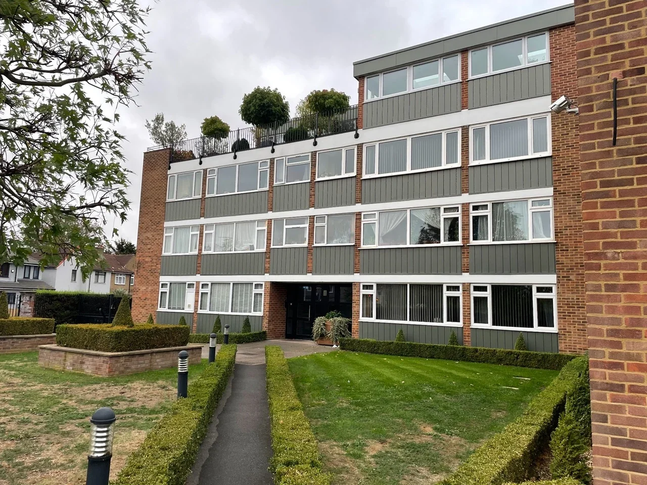 Flat Ashurst Drive in Greater London
