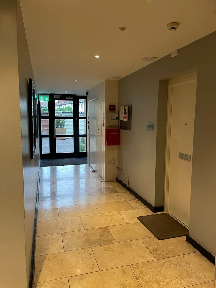 Flat Ashurst Drive in Greater London