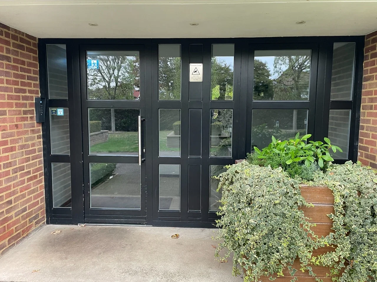 Flat Ashurst Drive in Greater London