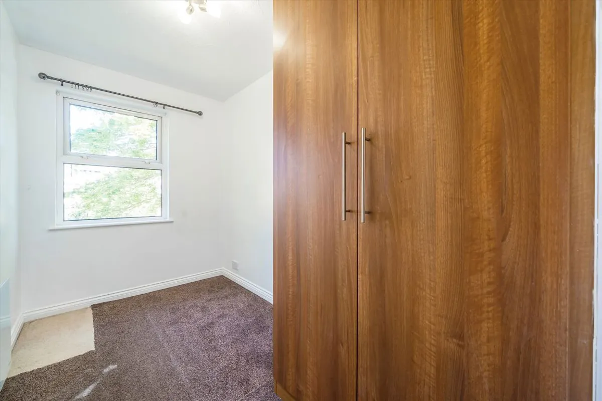 Flat Monmouth Close in Greater London