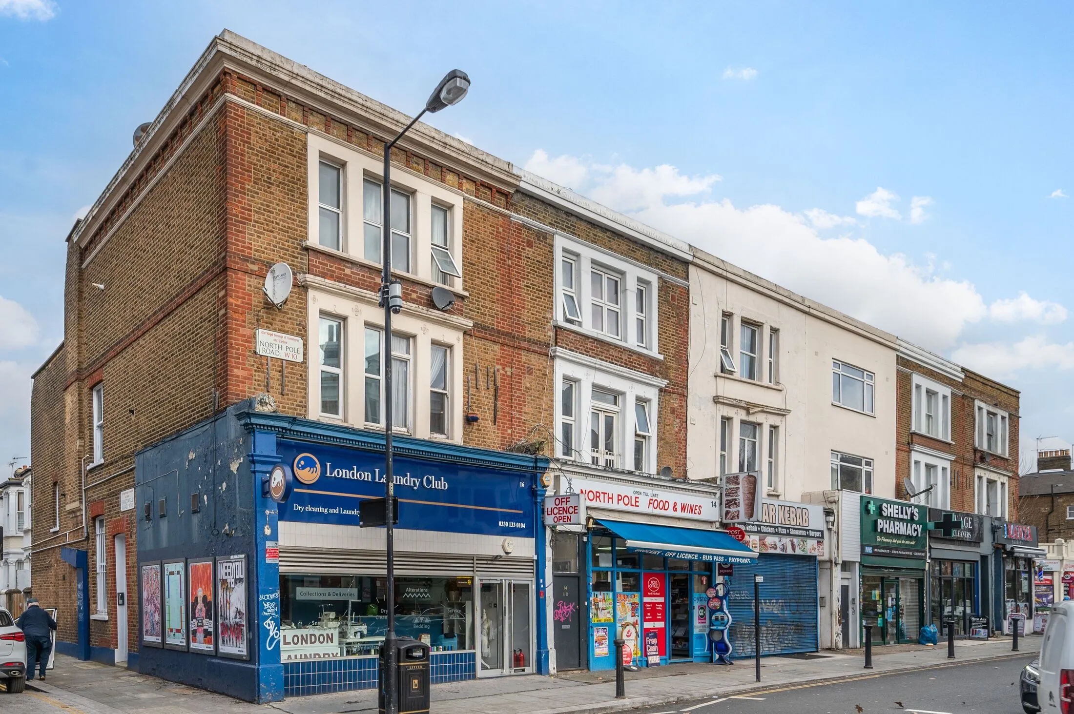 Flat North Pole Road in Greater London
