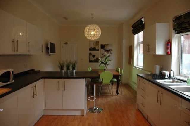 Room Queens Road in Nottingham