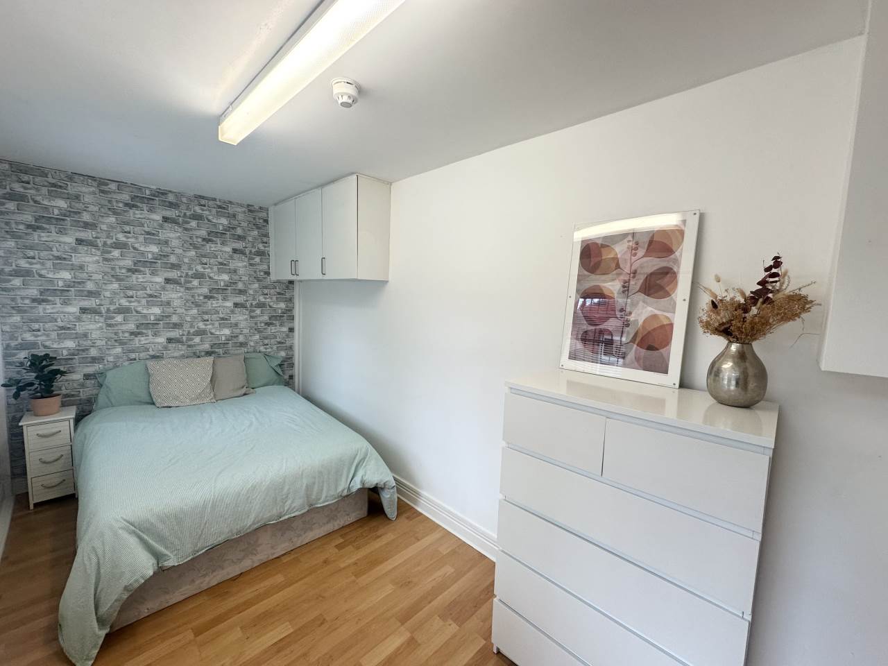 Room Back Lucas Street in Leeds