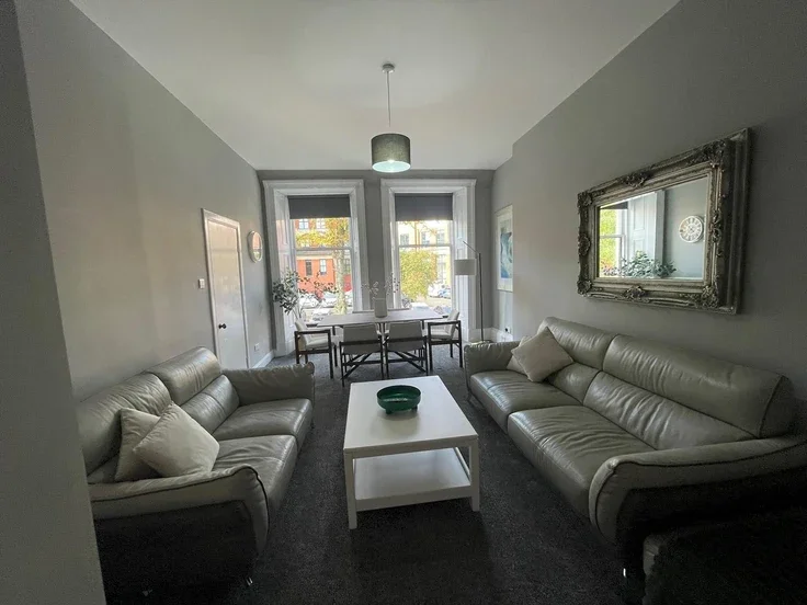 Flat Oakfield Avenue in Glasgow