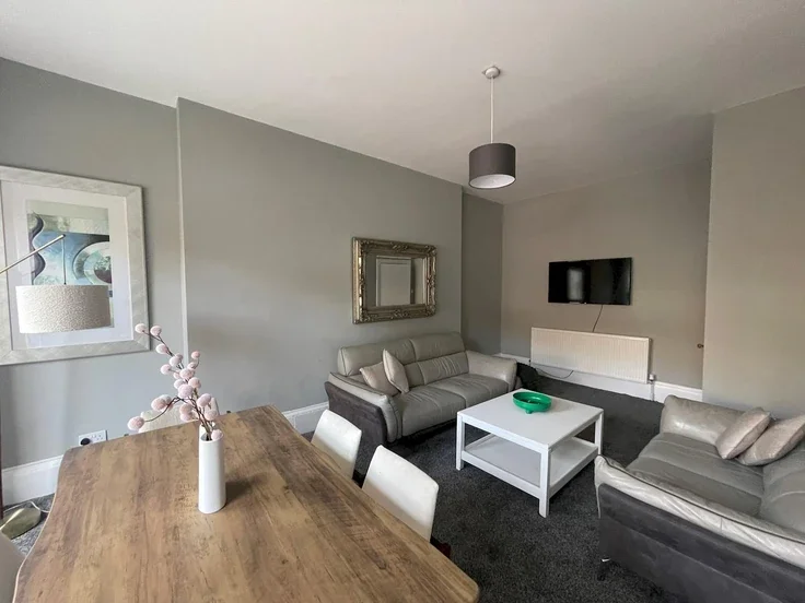 Flat Oakfield Avenue in Glasgow