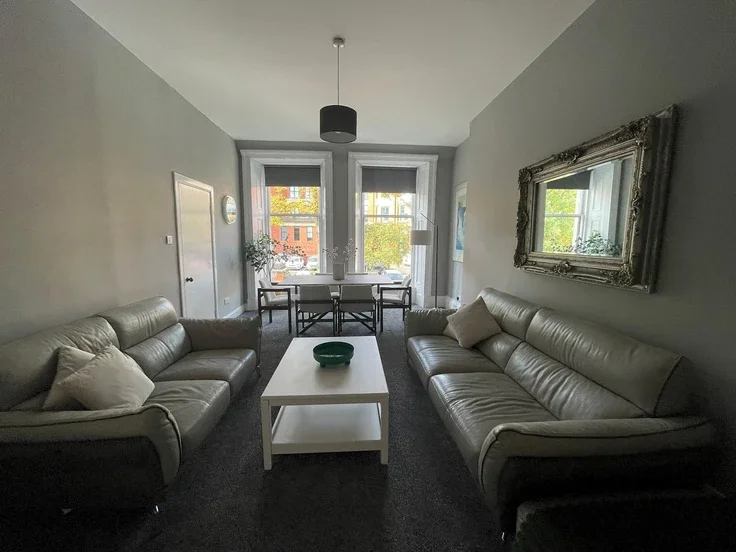 Flat Oakfield Avenue in Glasgow