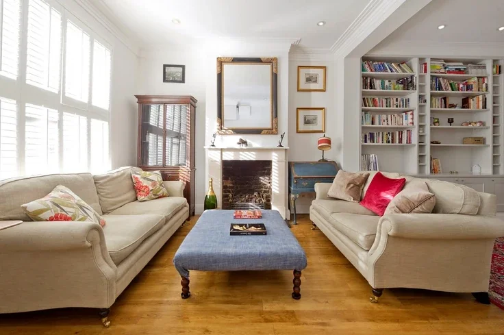 House Waterford Road in Greater London
