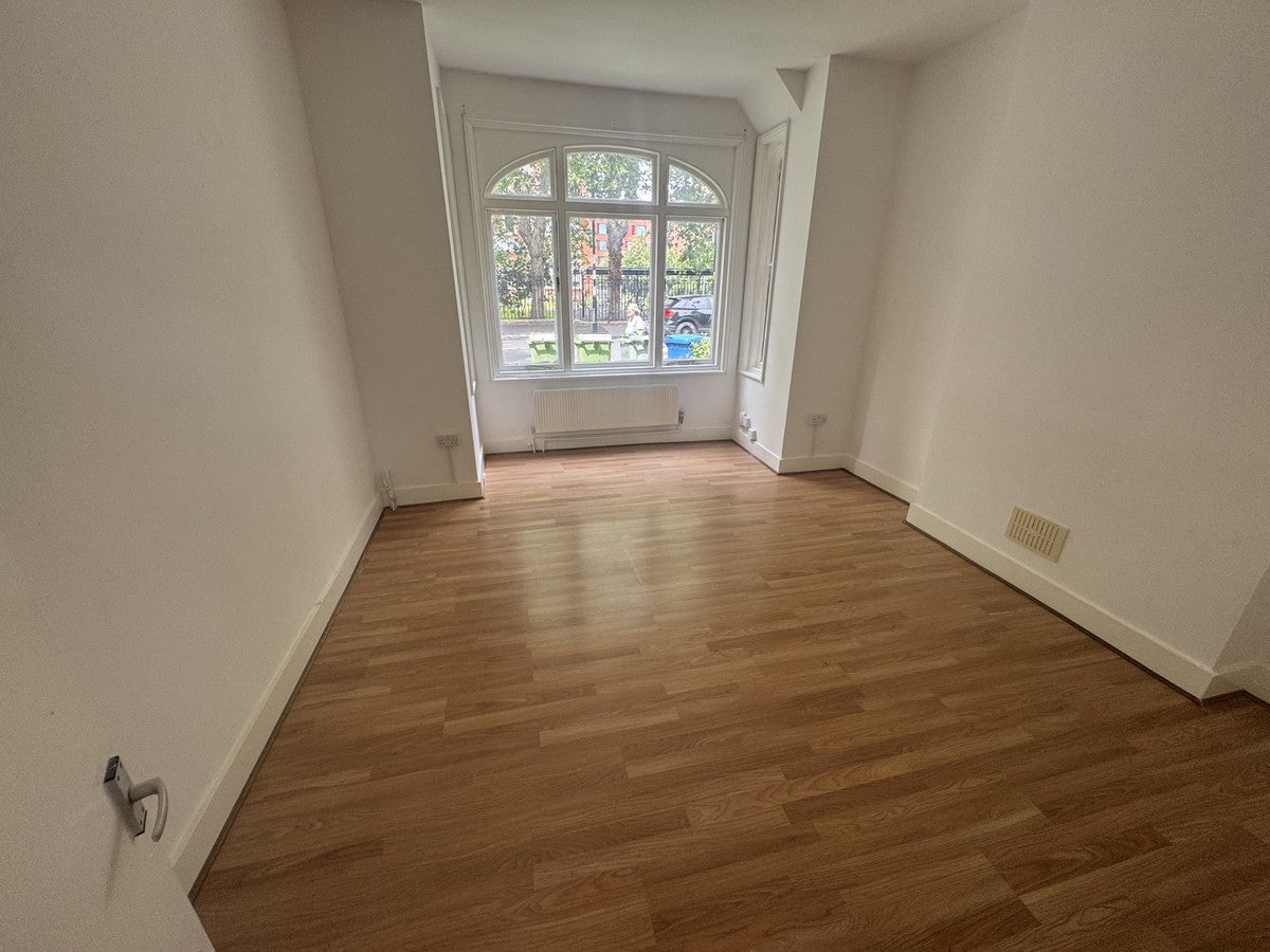 Flat East Dulwich Grove in Greater London