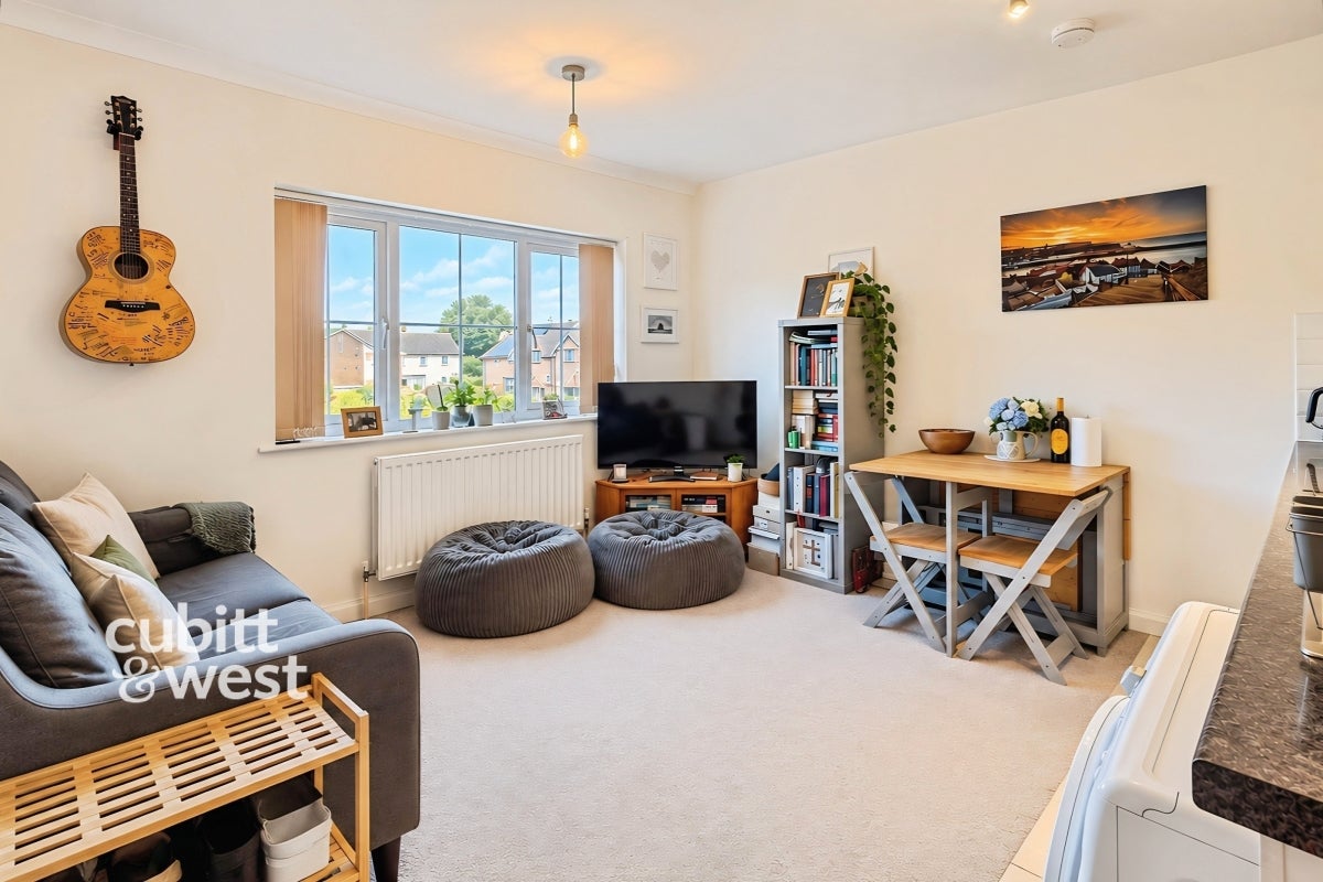 Flat Campbell Road in Greater London