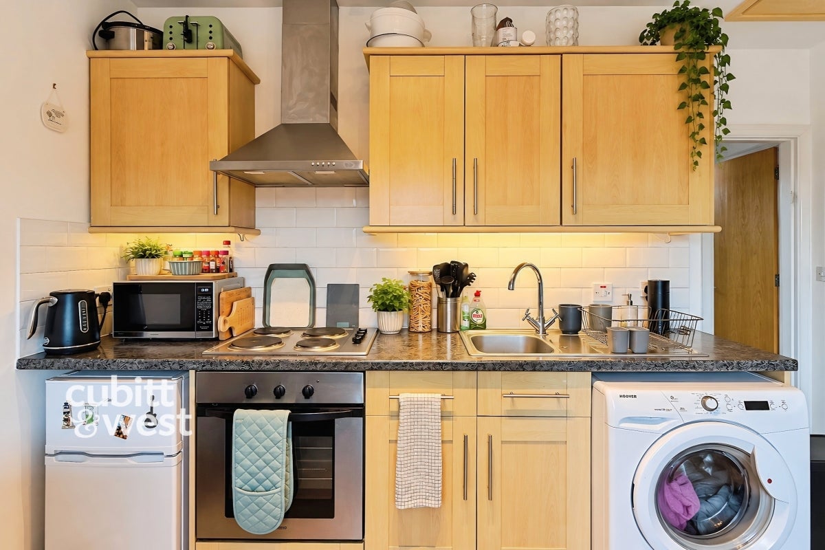 Flat Campbell Road in Greater London