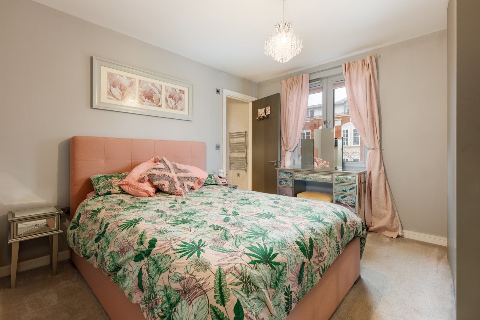 Flat Upper Richmond Road in Greater London