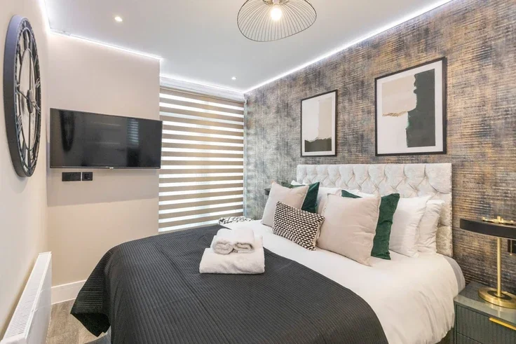 Flat Clifton Rise in Greater London