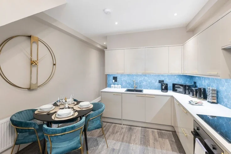 Flat Clifton Rise in Greater London
