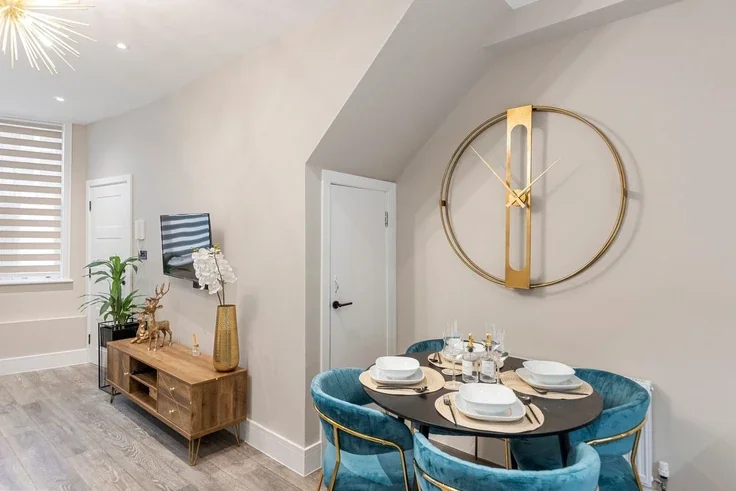 Flat Clifton Rise in Greater London