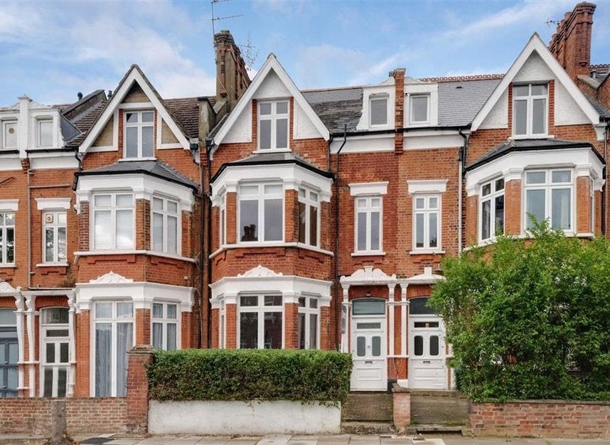 Flat Hoveden Road in Greater London