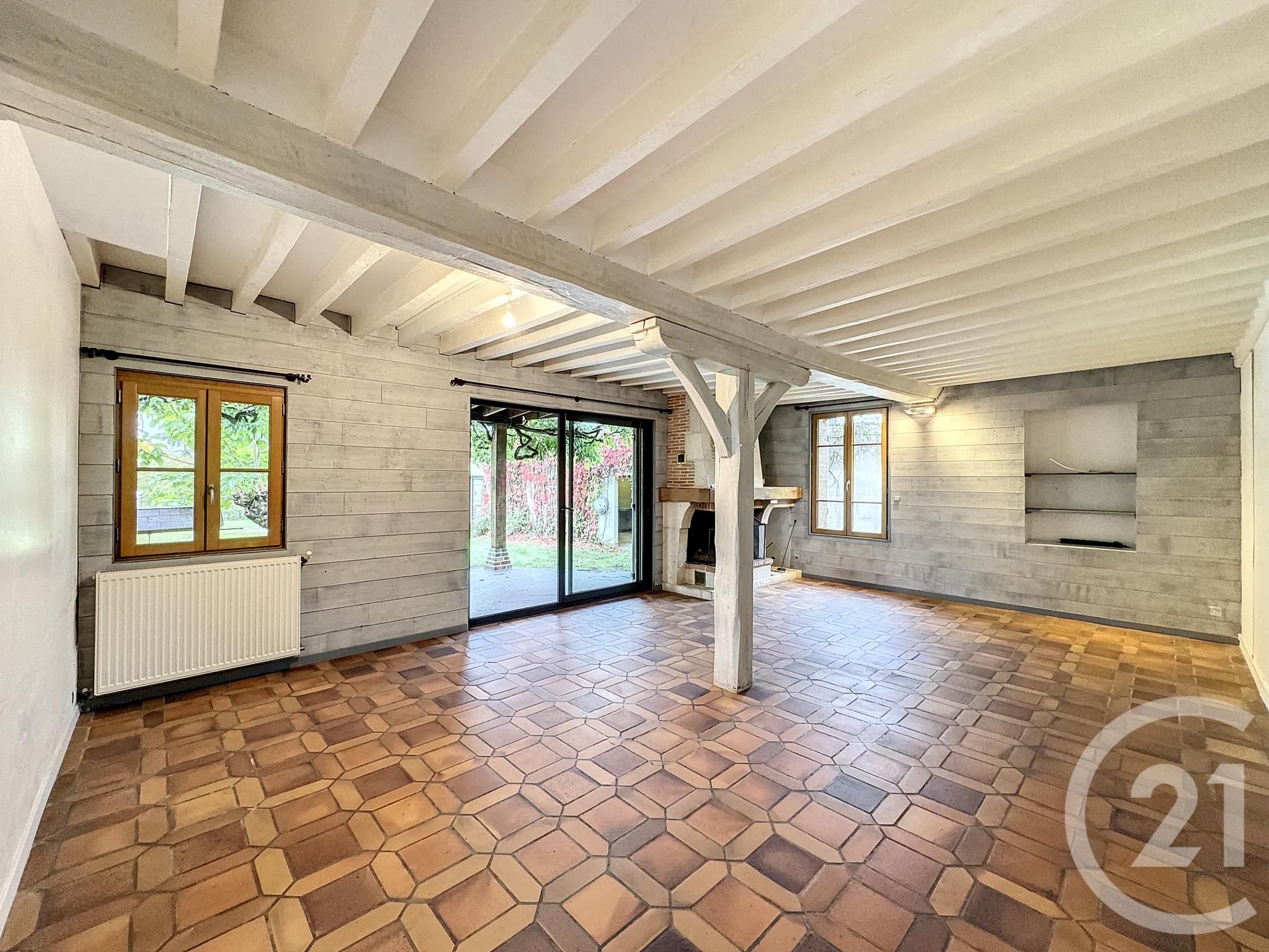 Maison Place Robert Mottu à Chaumont-sur-Tharonne