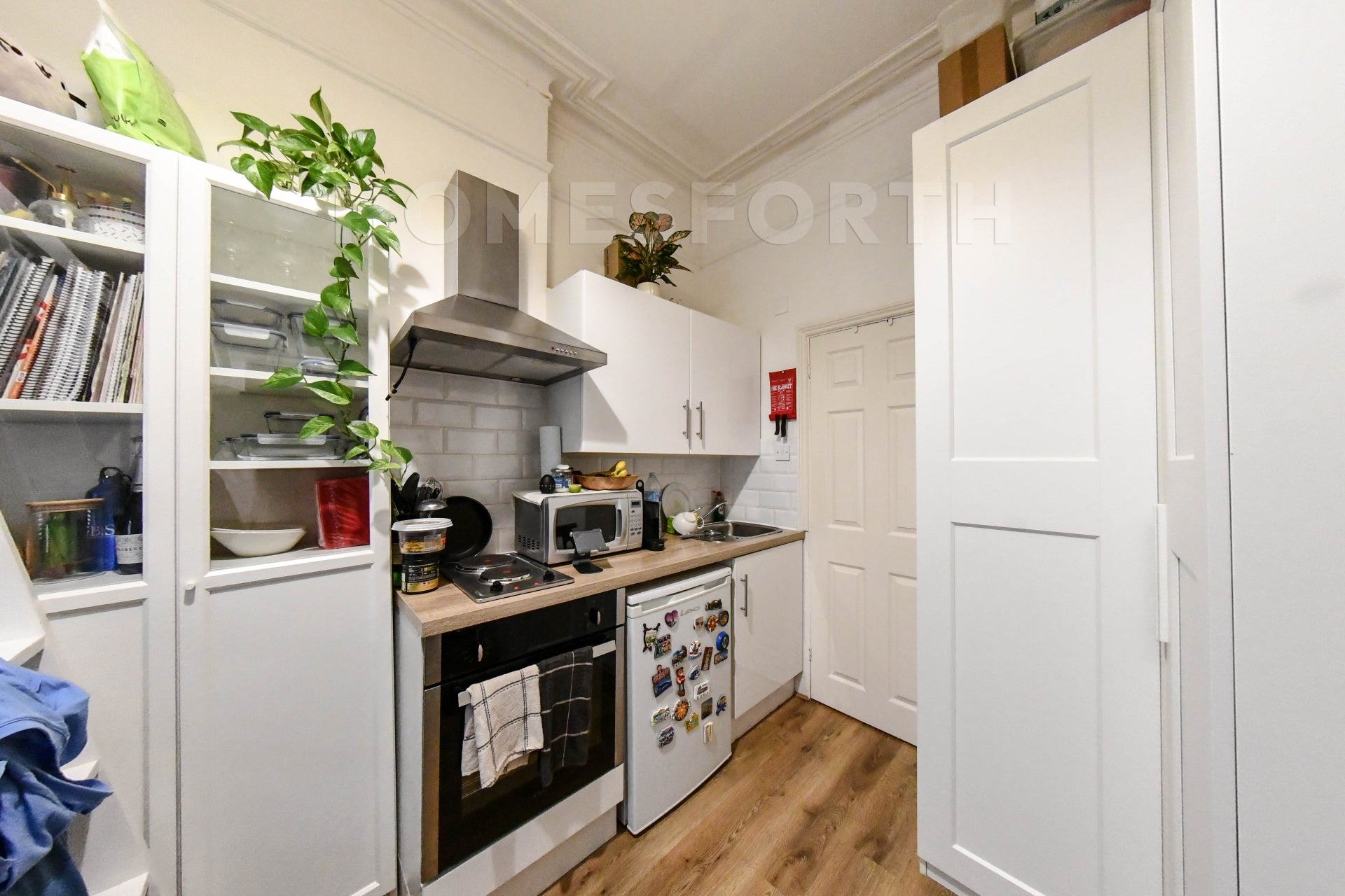 Flat Manstone Road in Greater London