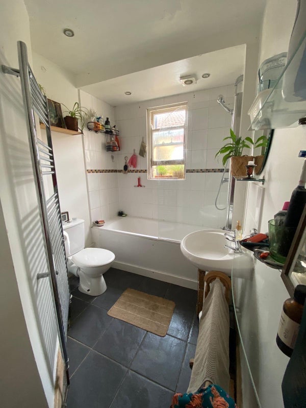 Room Doverfield Road in Greater London